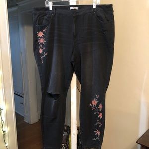 Plus size Embroidered Skinny Jeans